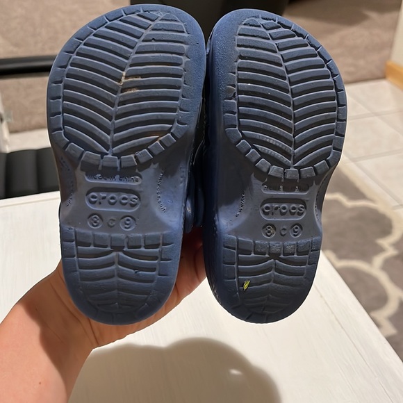 Toddler Boy 8 Crocs - Picture 3 of 3